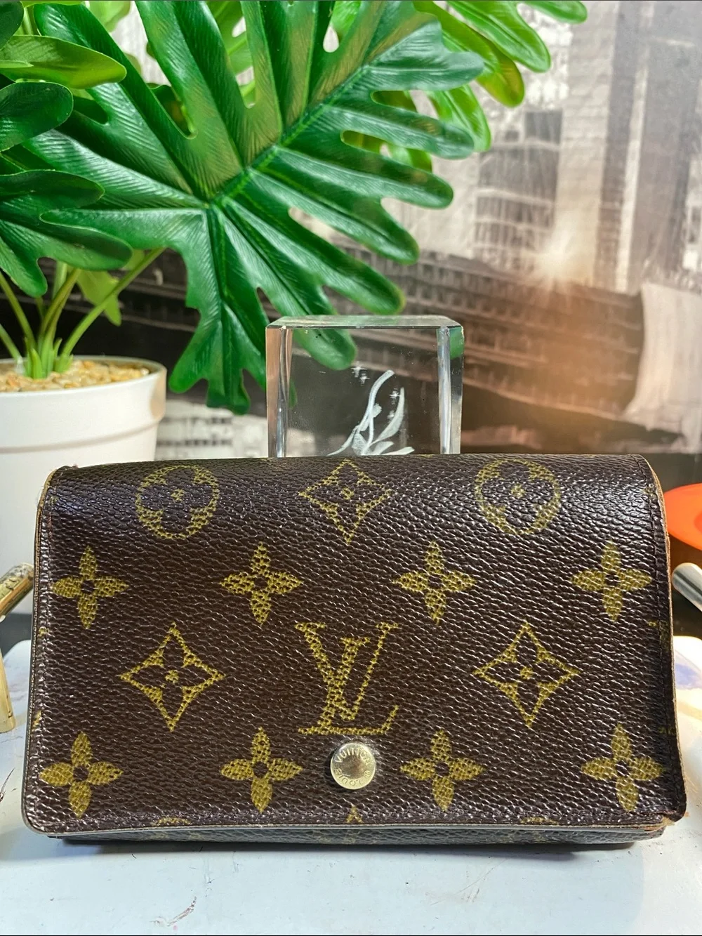 Authentic Louis Vuitton Brown Monogram Bifold Zippy Wallet On Chain